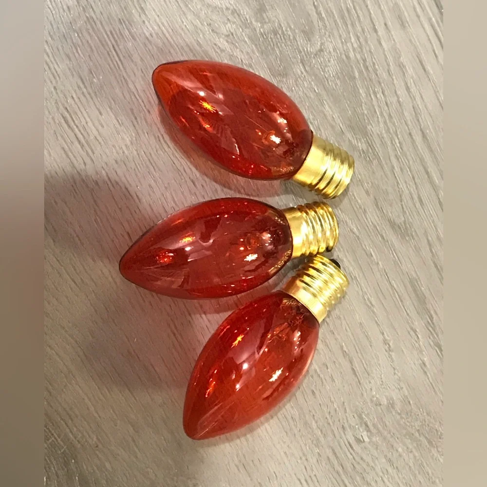 C9 replacement bulbs for indoor and outdoor use. Includes 25 pieces. Holiday